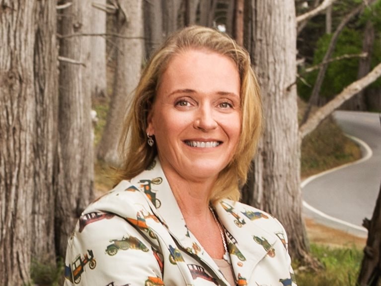 Sandra Button headshot