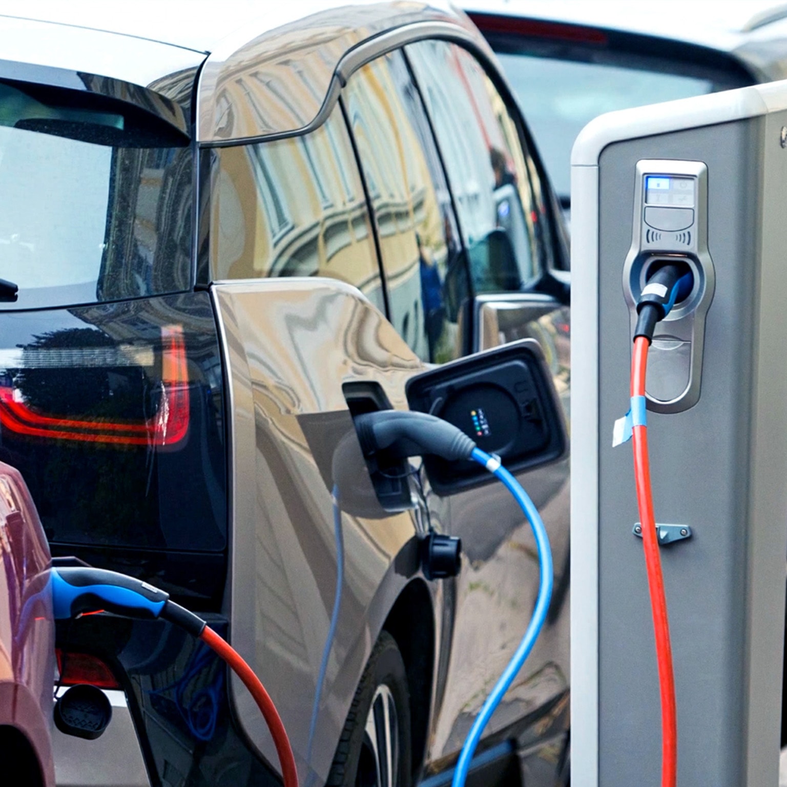 How carmakers are crafting the EV-charging experience - E&E News by POLITICO